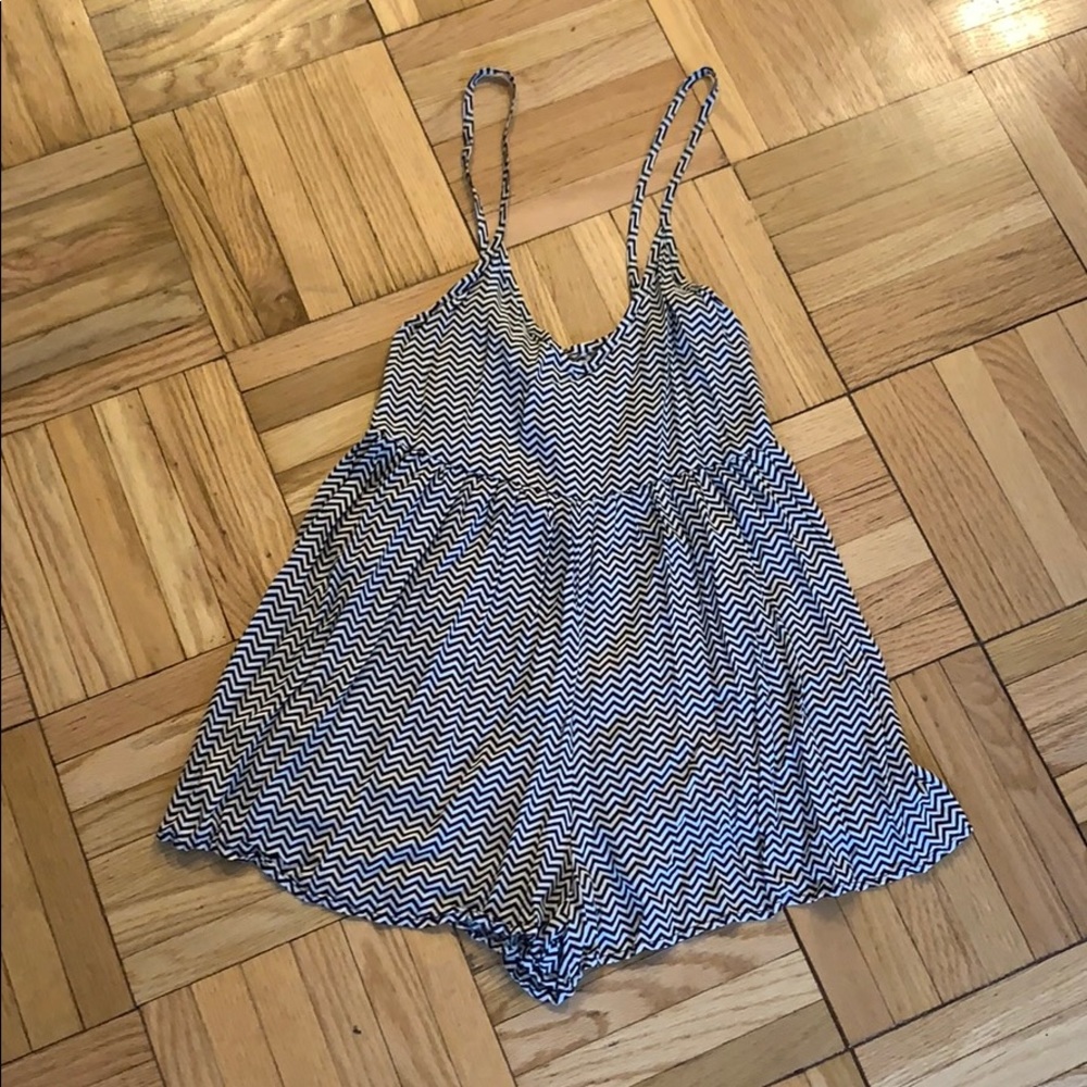 Mika&Gala Beautiful Chevron Romper Size 6(S)